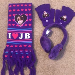 Justin Bieber Winter Accessories